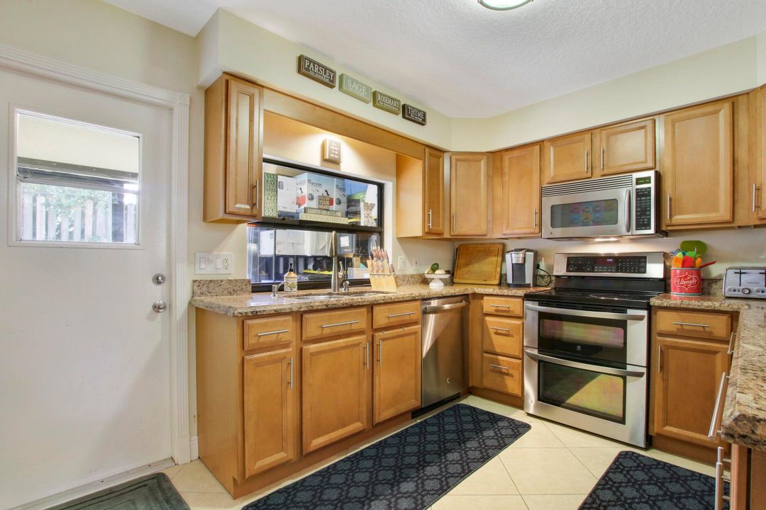 For Rent: $3,200 (3 beds, 2 baths, 1657 Square Feet)