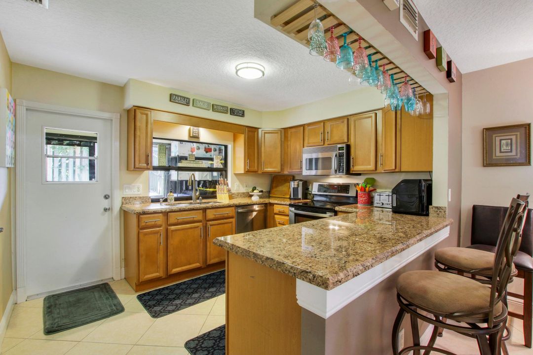 For Rent: $3,200 (3 beds, 2 baths, 1657 Square Feet)