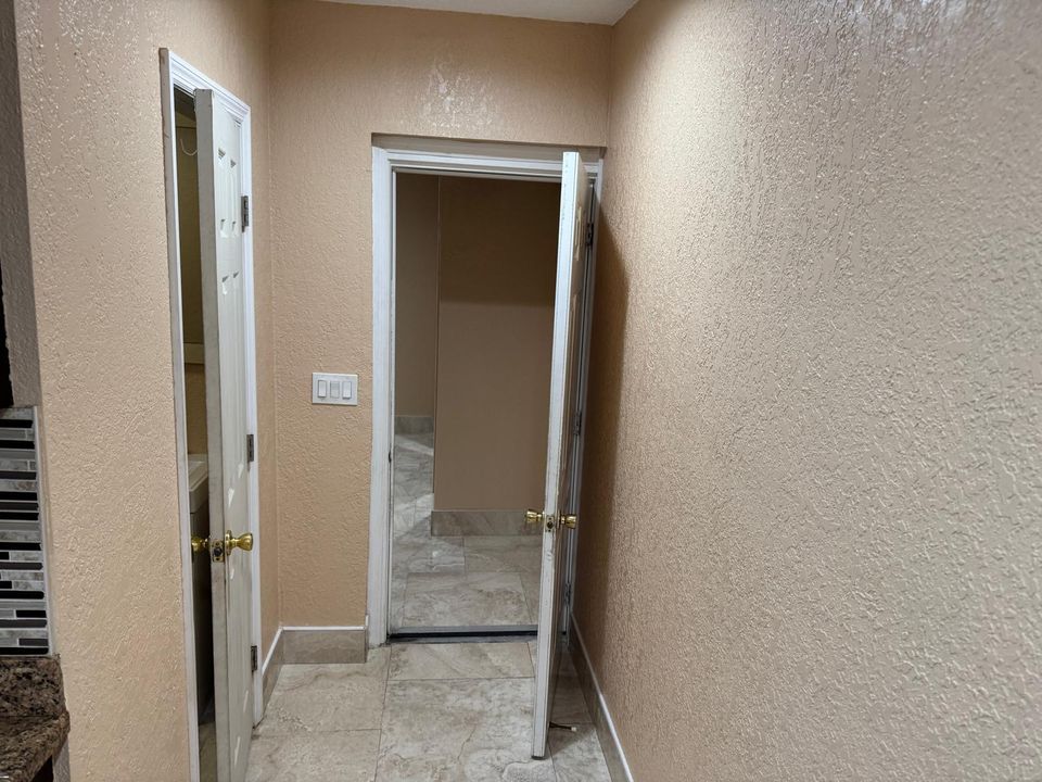 For Rent: $1,800 (4 beds, 2 baths, 2440 Square Feet)