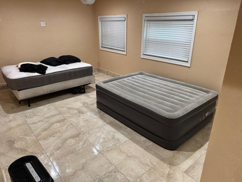 For Rent: $1,800 (4 beds, 2 baths, 2440 Square Feet)