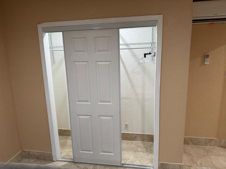 For Rent: $1,800 (4 beds, 2 baths, 2440 Square Feet)