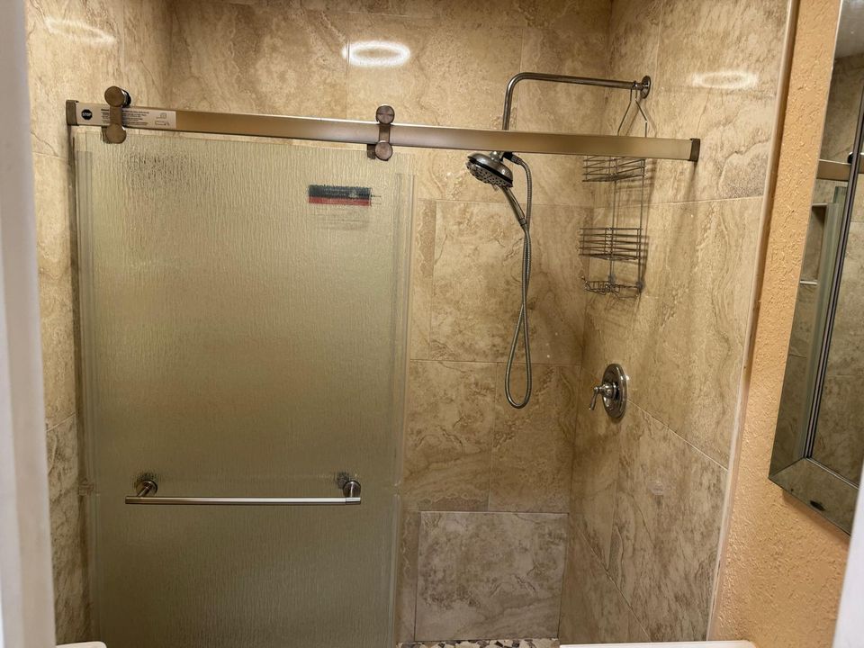 For Rent: $1,800 (4 beds, 2 baths, 2440 Square Feet)