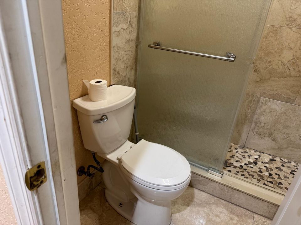 For Rent: $1,800 (4 beds, 2 baths, 2440 Square Feet)