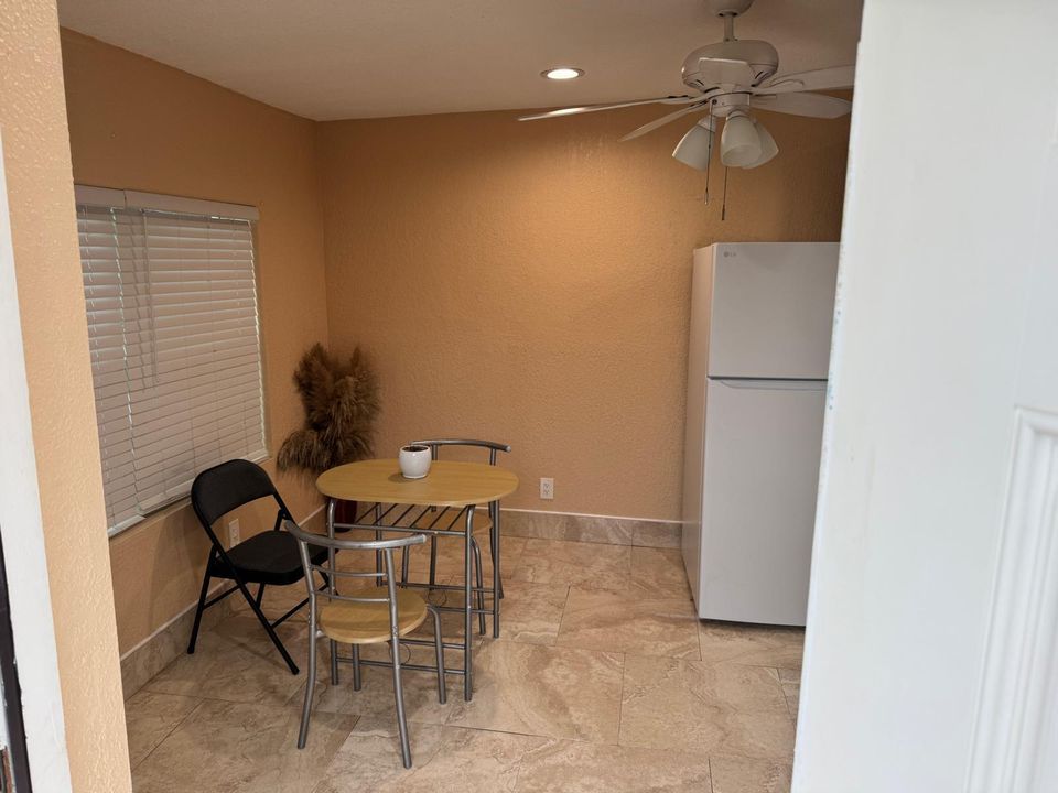 For Rent: $1,800 (4 beds, 2 baths, 2440 Square Feet)