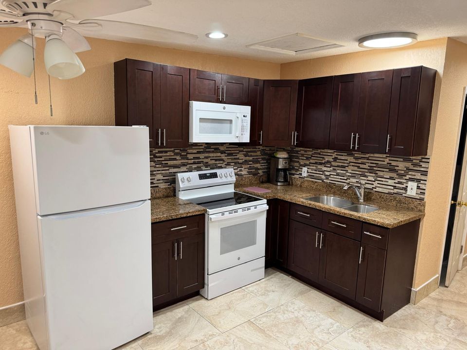 For Rent: $1,800 (4 beds, 2 baths, 2440 Square Feet)