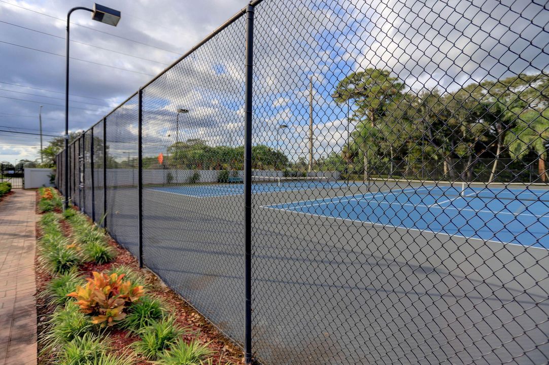 For Sale: $750,000 (4 beds, 2 baths, 2414 Square Feet)