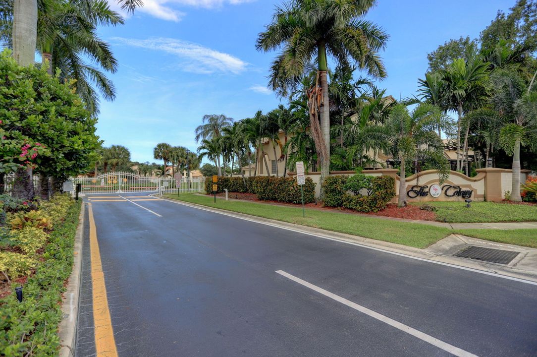 For Sale: $750,000 (4 beds, 2 baths, 2414 Square Feet)