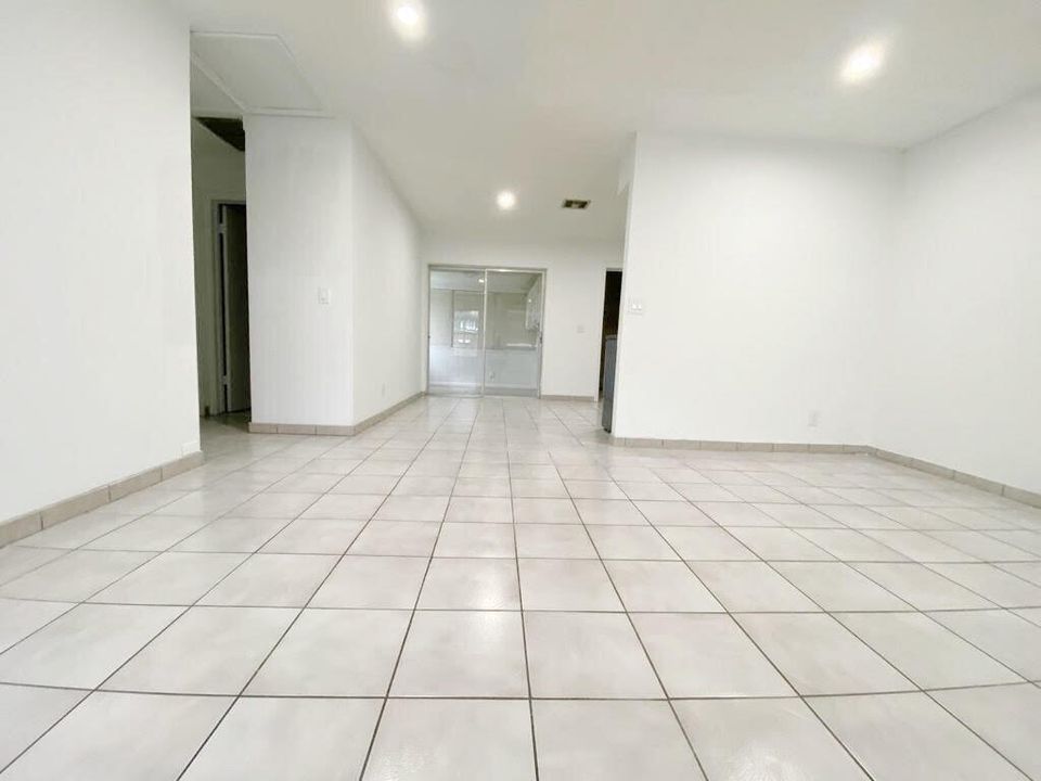 En Renta: $2,200 (2 camas, 1 baños, 1000 Pies cuadrados)