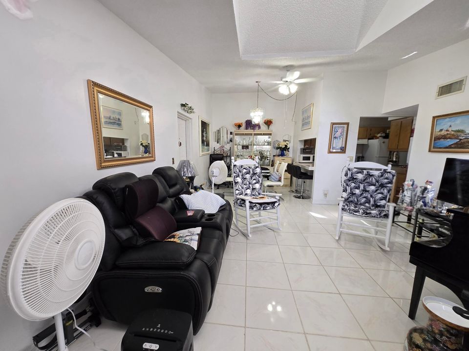 For Sale: $184,900 (2 beds, 2 baths, 1064 Square Feet)