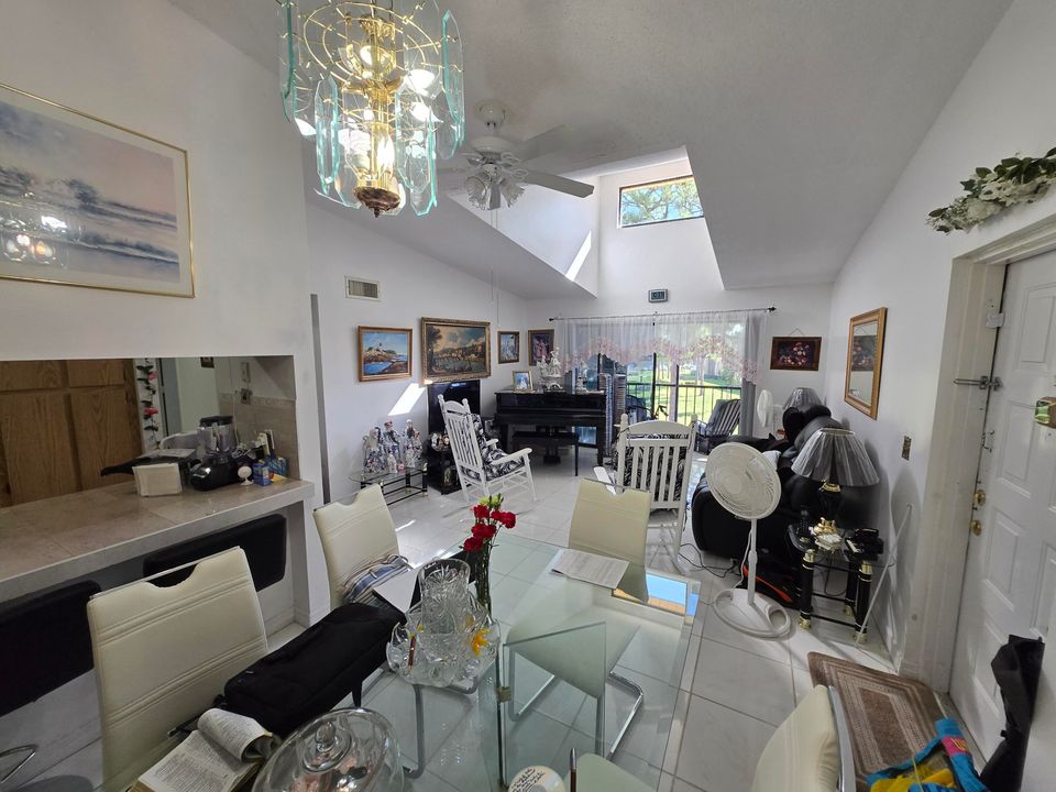 For Sale: $184,900 (2 beds, 2 baths, 1064 Square Feet)