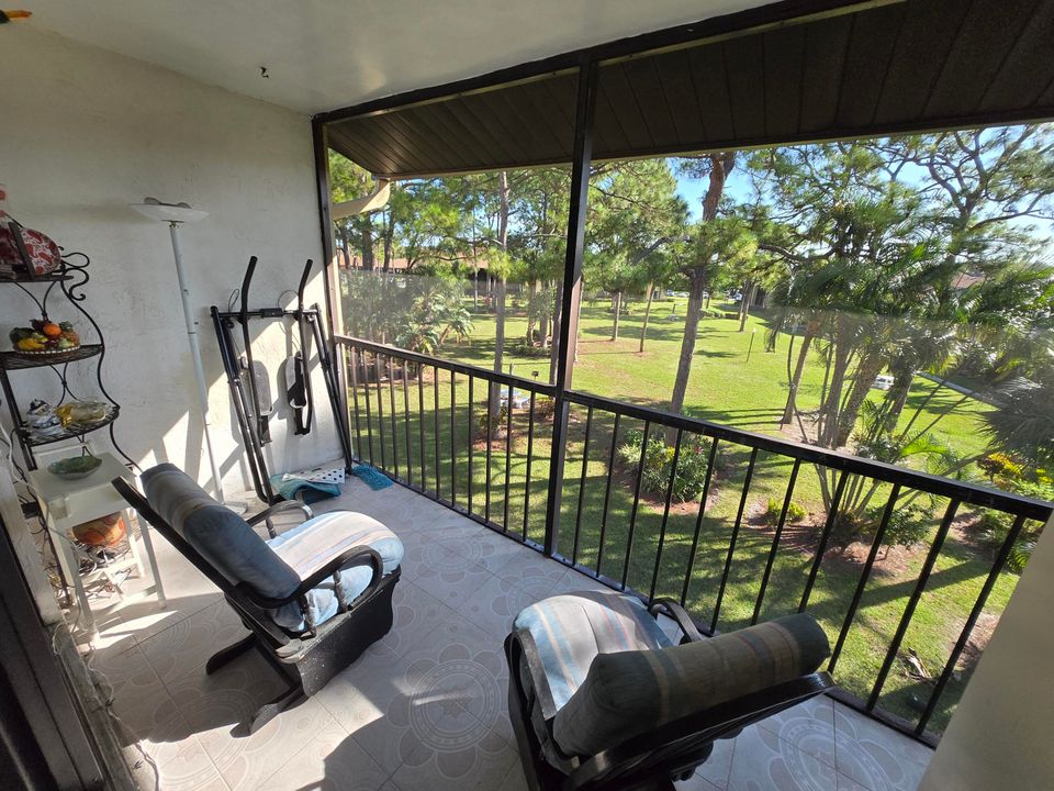 For Sale: $184,900 (2 beds, 2 baths, 1064 Square Feet)