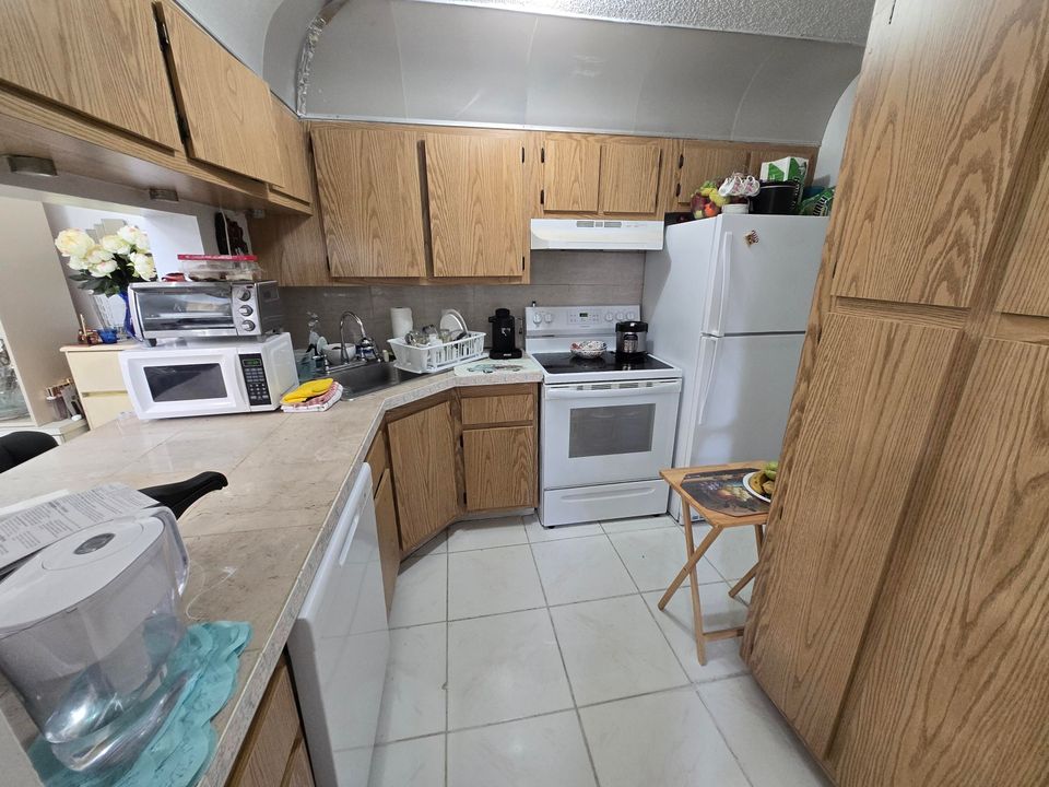 For Sale: $184,900 (2 beds, 2 baths, 1064 Square Feet)