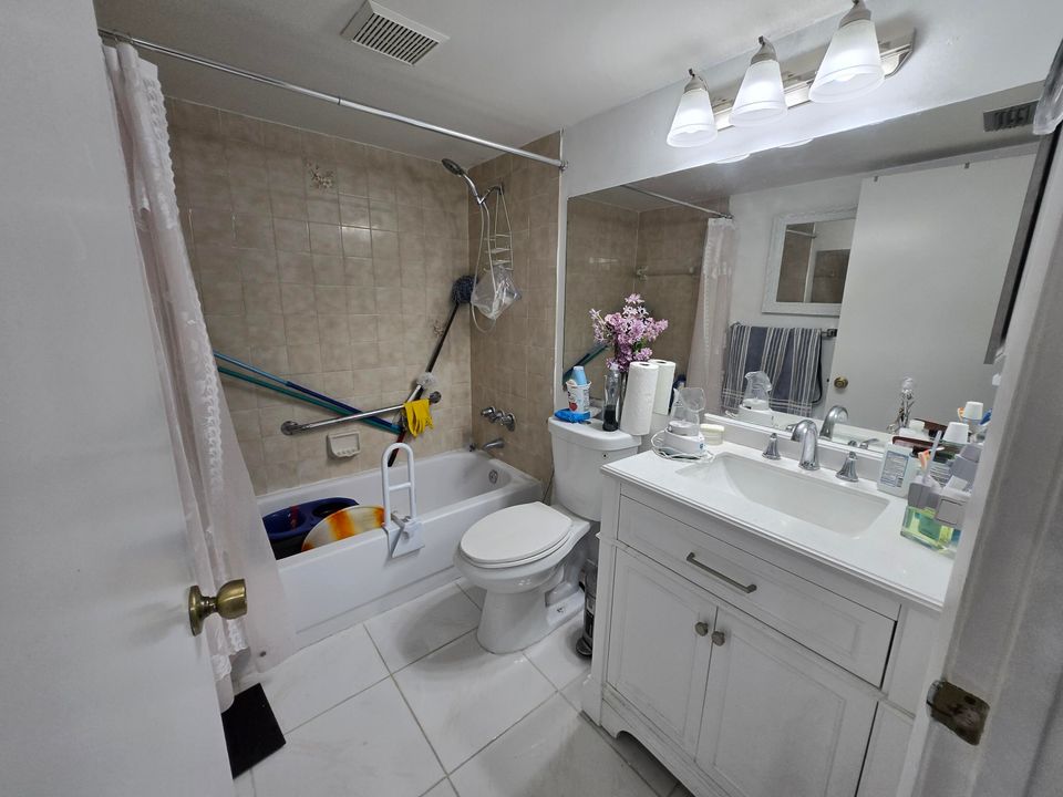 For Sale: $184,900 (2 beds, 2 baths, 1064 Square Feet)