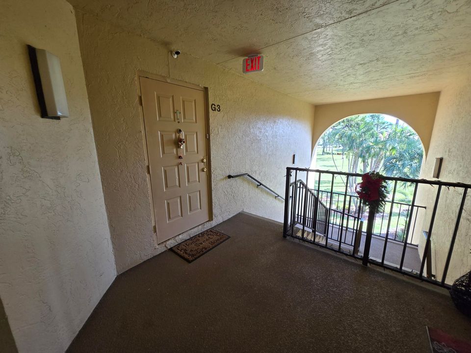 For Sale: $184,900 (2 beds, 2 baths, 1064 Square Feet)