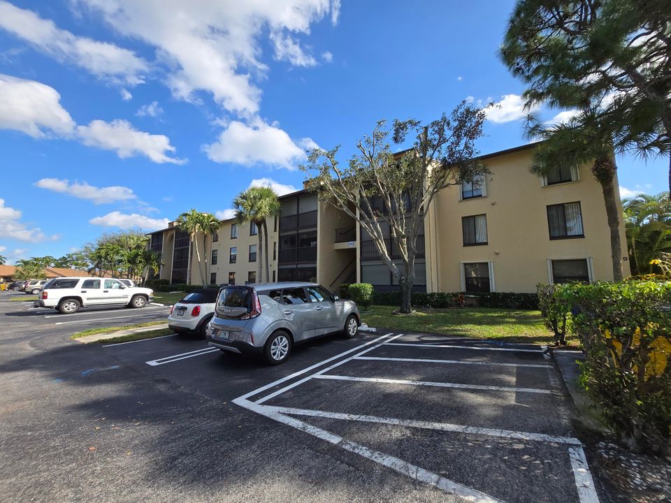 For Sale: $184,900 (2 beds, 2 baths, 1064 Square Feet)