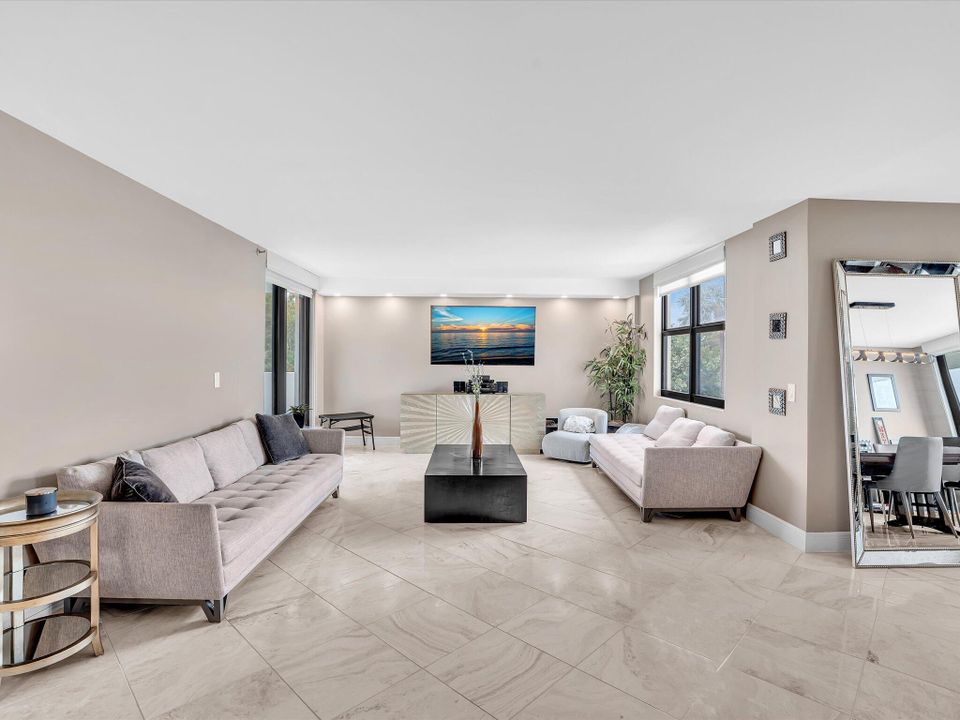 待售: $845,000 (2 贝兹, 2 浴室, 1736 平方英尺)