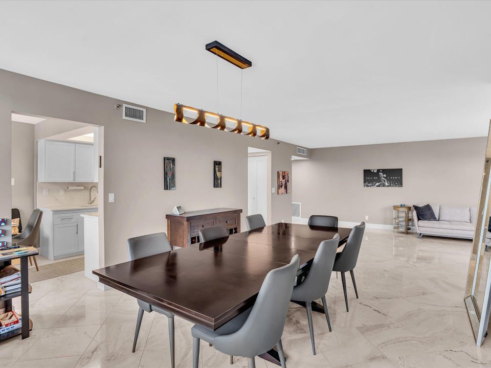 待售: $845,000 (2 贝兹, 2 浴室, 1736 平方英尺)