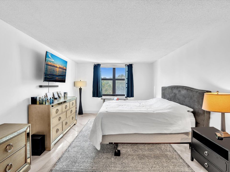 待售: $845,000 (2 贝兹, 2 浴室, 1736 平方英尺)