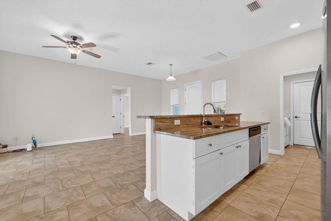 出租: $2,275 (3 贝兹, 2 浴室, 1490 平方英尺)