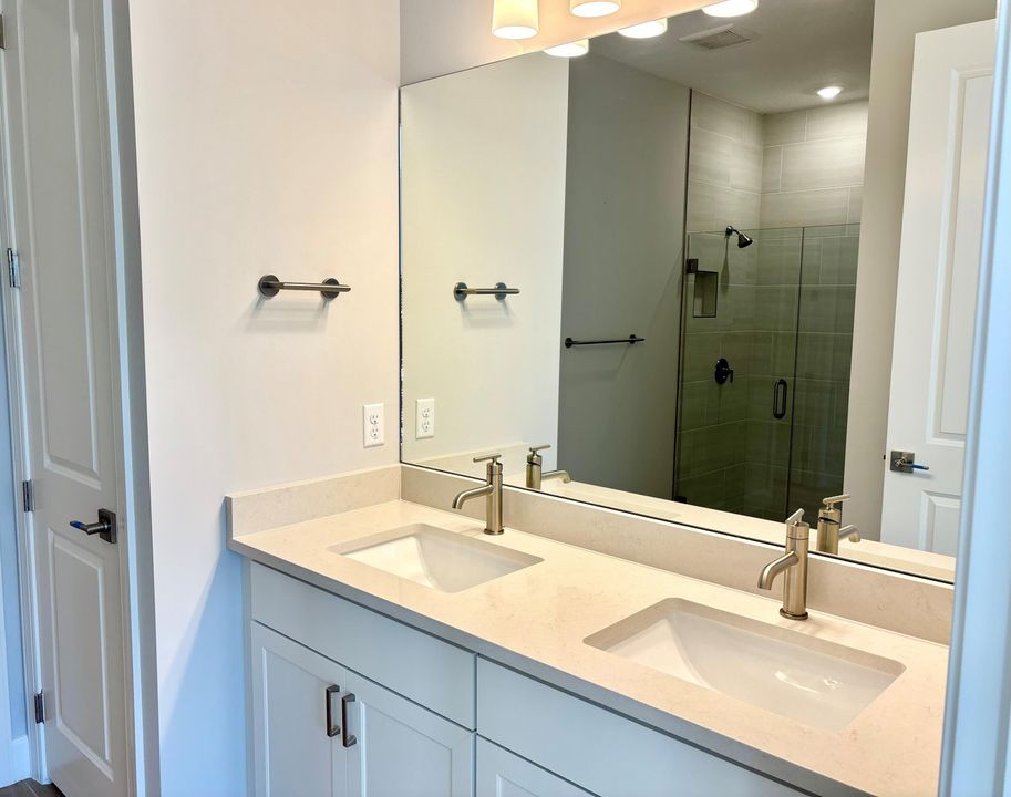 待售: $430,505 (2 贝兹, 2 浴室, 1321 平方英尺)