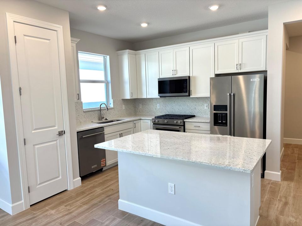 待售: $430,505 (2 贝兹, 2 浴室, 1321 平方英尺)