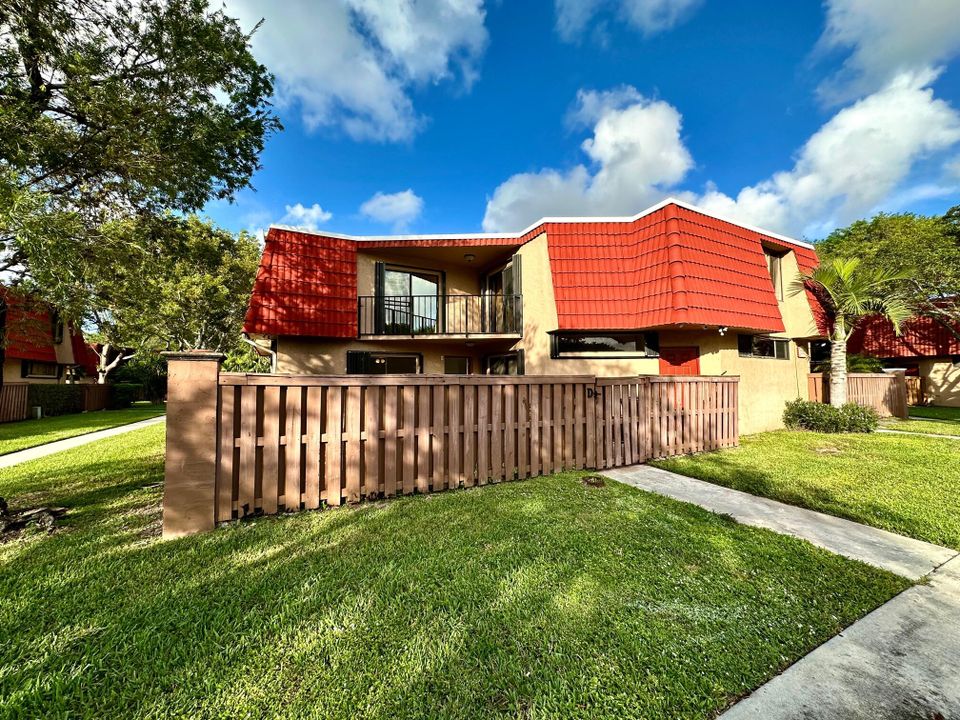 В аренду: $2,500 (2 спален, 2 ванн, 1302 Квадратных фут)