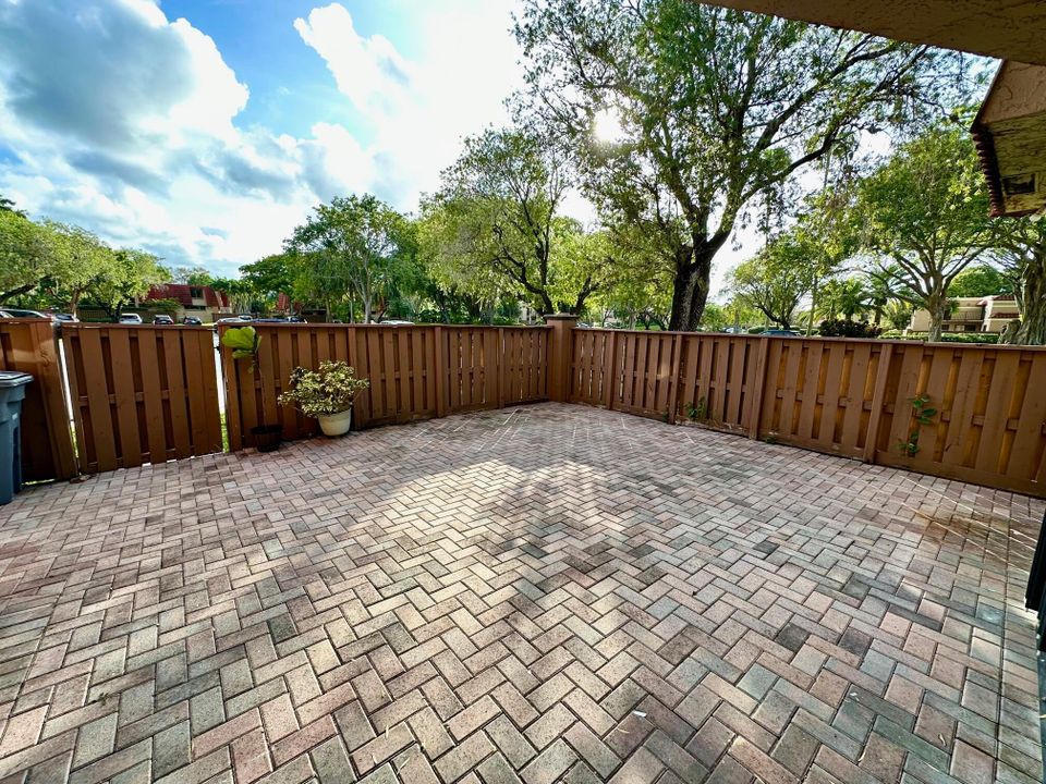 В аренду: $2,500 (2 спален, 2 ванн, 1302 Квадратных фут)