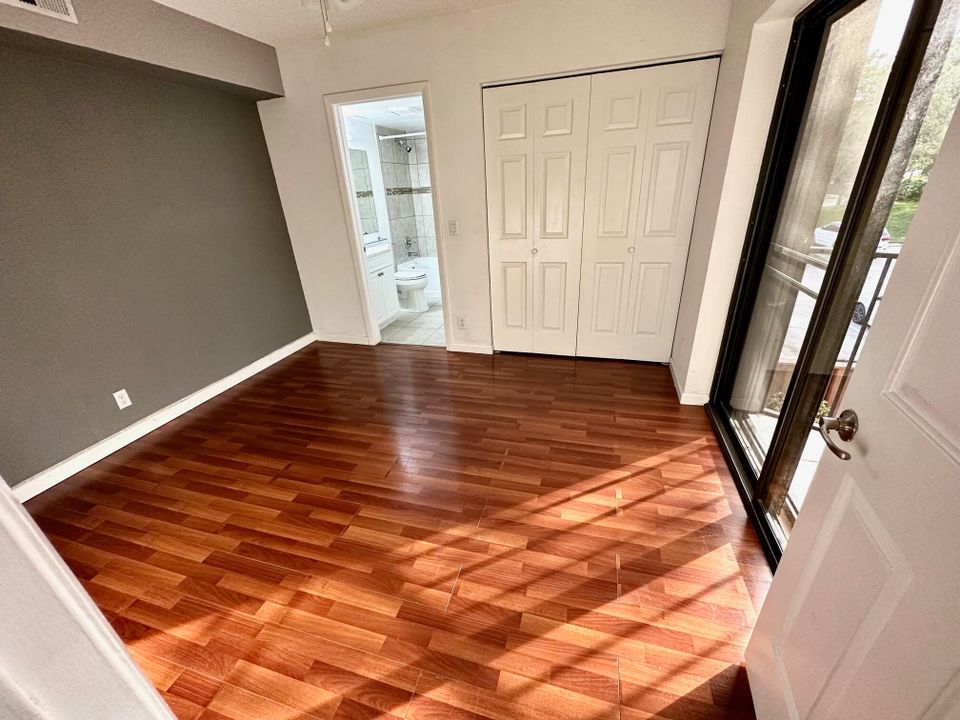 В аренду: $2,500 (2 спален, 2 ванн, 1302 Квадратных фут)