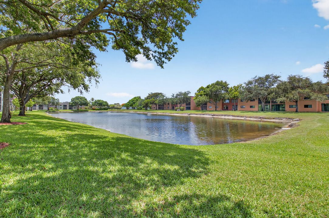 For Rent: $2,500 (2 beds, 2 baths, 1362 Square Feet)