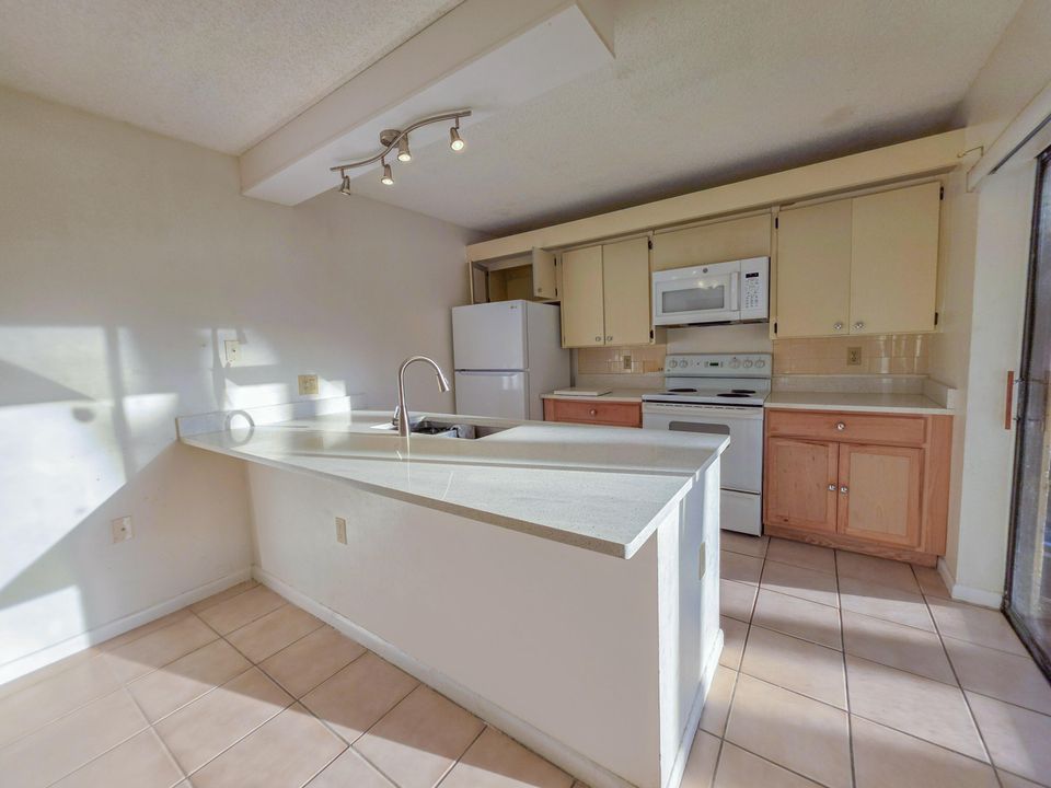 В аренду: $2,250 (2 спален, 2 ванн, 1288 Квадратных фут)