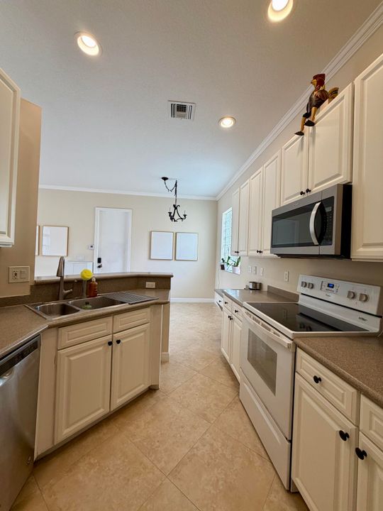 For Sale: $675,000 (4 beds, 3 baths, 2300 Square Feet)