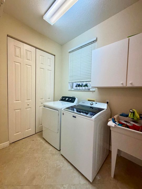 For Sale: $675,000 (4 beds, 3 baths, 2300 Square Feet)