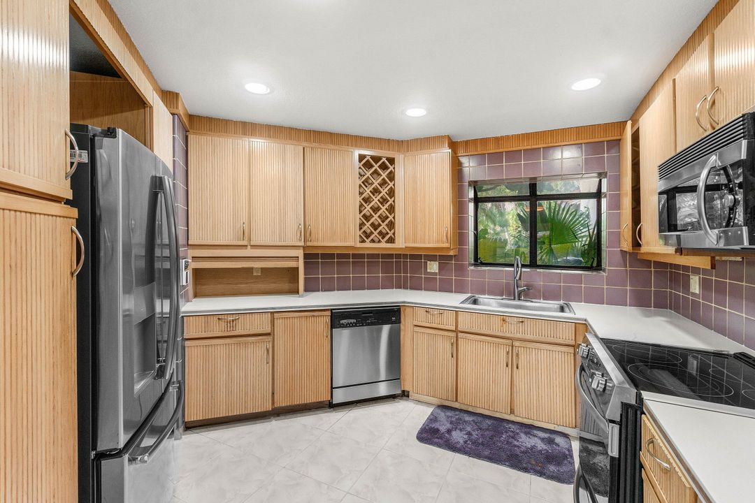 待售: $749,000 (3 贝兹, 3 浴室, 2710 平方英尺)