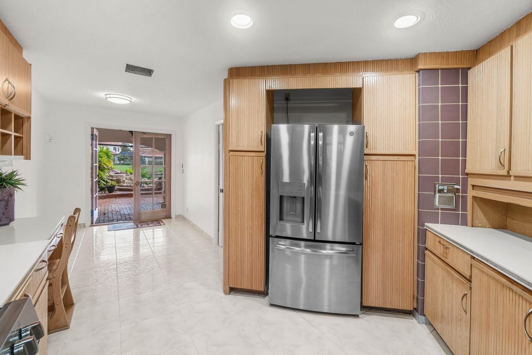 待售: $749,000 (3 贝兹, 3 浴室, 2710 平方英尺)