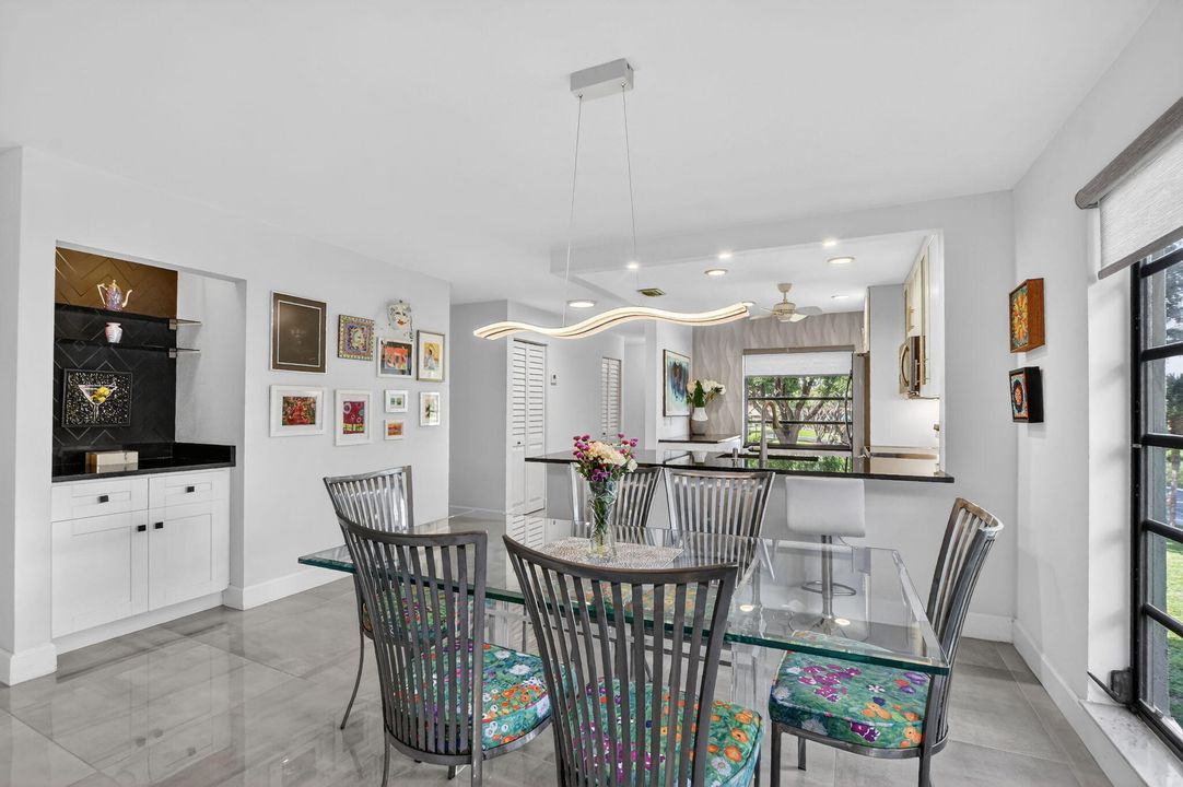 На продажу: $350,000 (2 спален, 2 ванн, 1216 Квадратных фут)