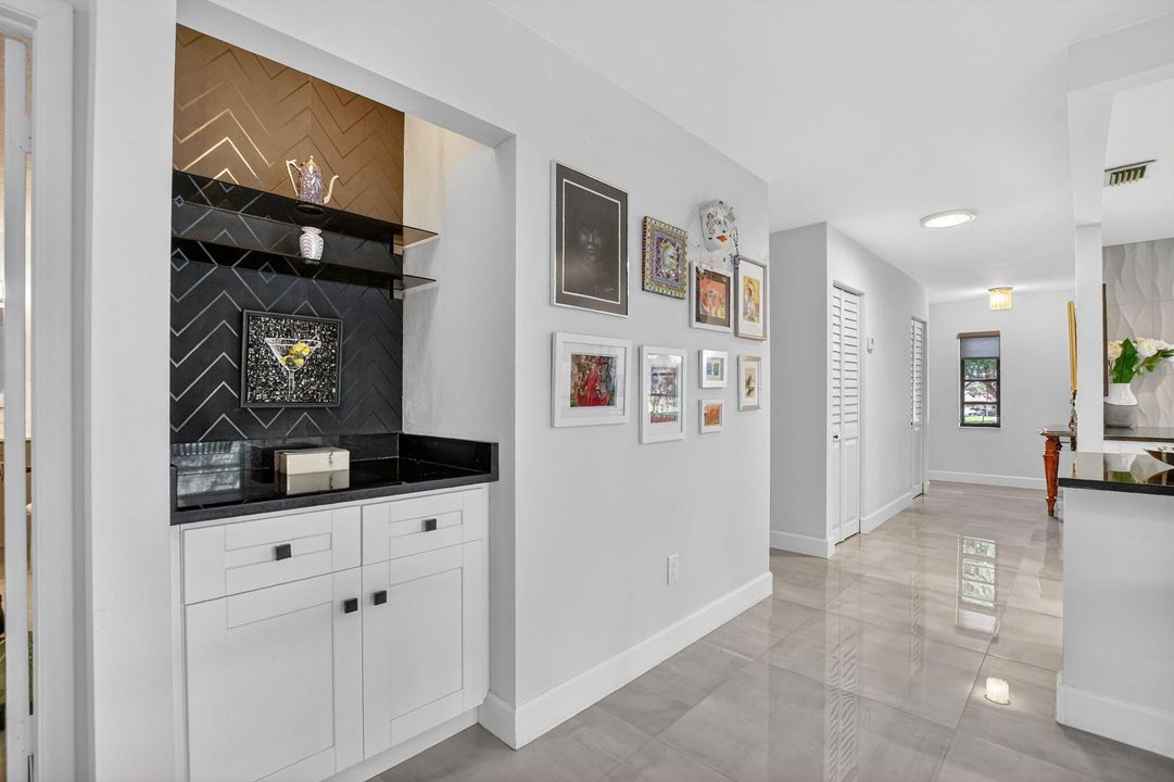 На продажу: $350,000 (2 спален, 2 ванн, 1216 Квадратных фут)