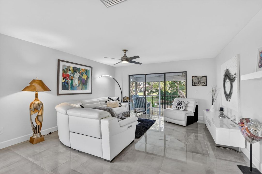 На продажу: $350,000 (2 спален, 2 ванн, 1216 Квадратных фут)