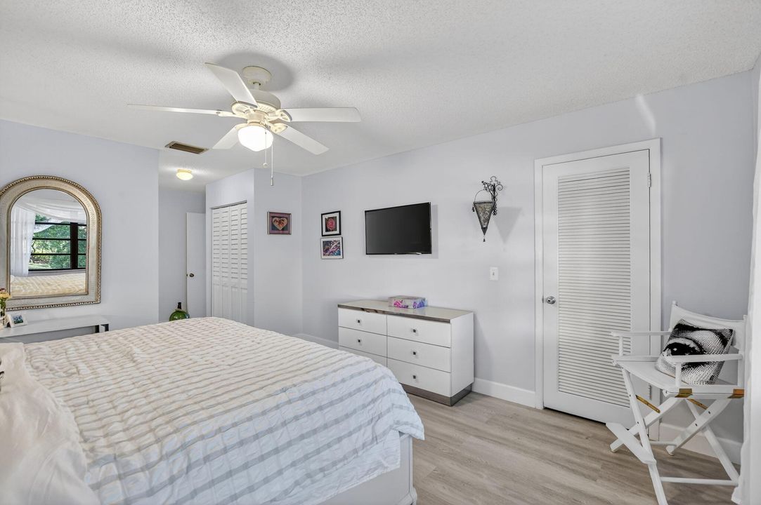 На продажу: $350,000 (2 спален, 2 ванн, 1216 Квадратных фут)