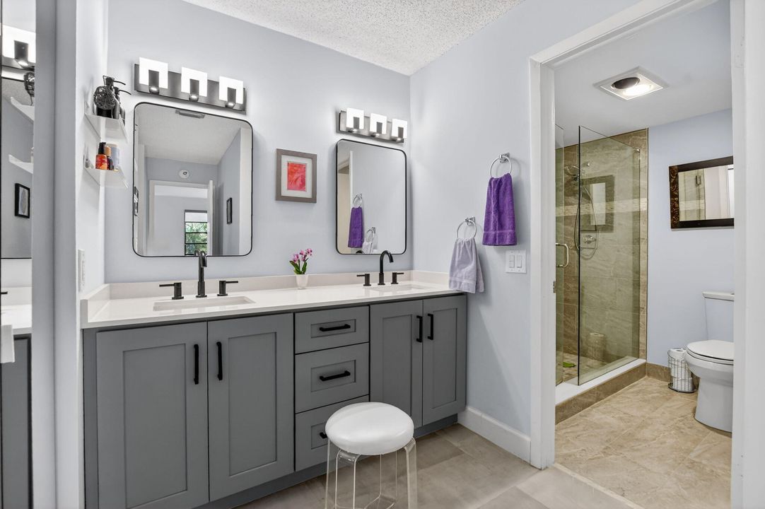 На продажу: $350,000 (2 спален, 2 ванн, 1216 Квадратных фут)