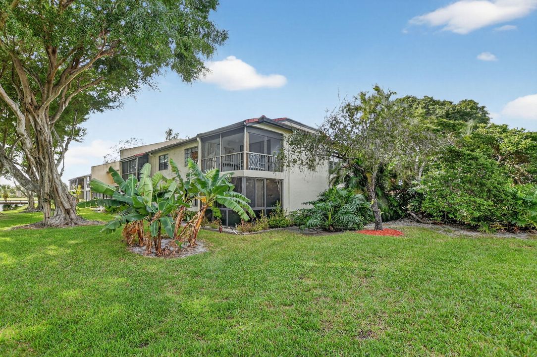 На продажу: $350,000 (2 спален, 2 ванн, 1216 Квадратных фут)