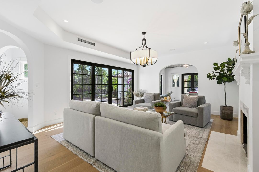 На продажу: $7,300,000 (4 спален, 4 ванн, 4167 Квадратных фут)