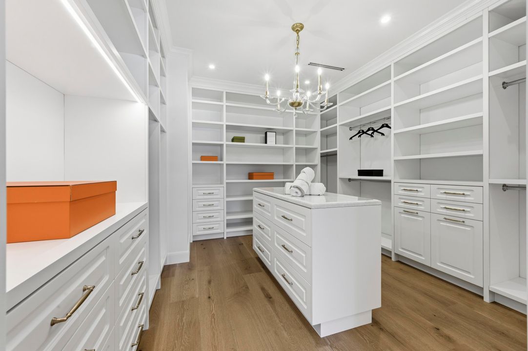 На продажу: $7,300,000 (4 спален, 4 ванн, 4167 Квадратных фут)