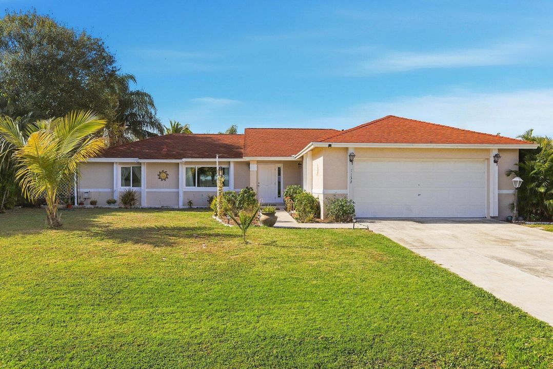 For Sale: $374,000 (3 beds, 2 baths, 1564 Square Feet)