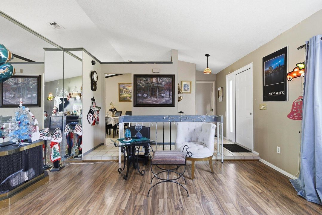 For Sale: $374,000 (3 beds, 2 baths, 1564 Square Feet)