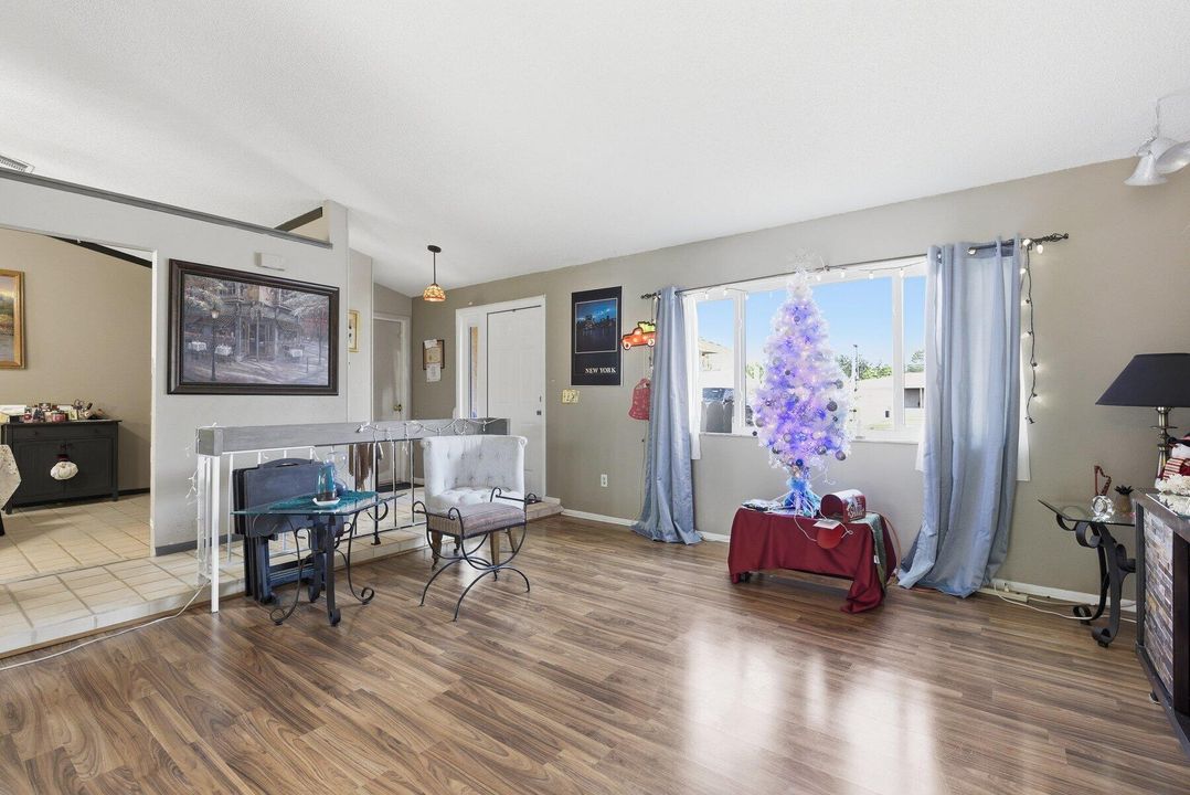 For Sale: $374,000 (3 beds, 2 baths, 1564 Square Feet)