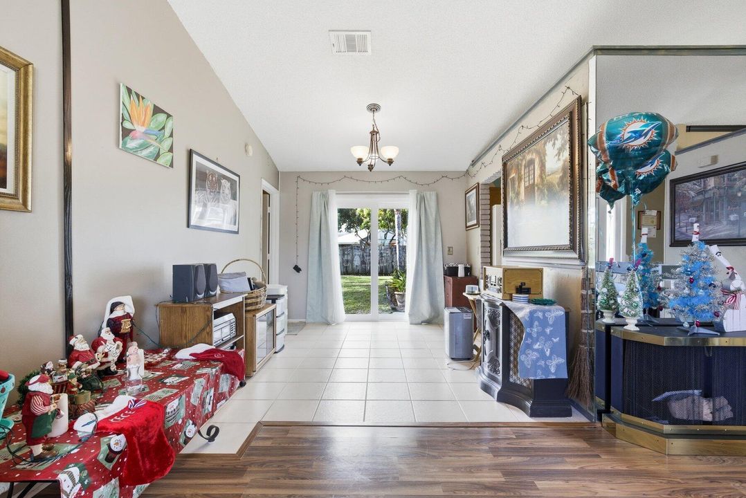 For Sale: $374,000 (3 beds, 2 baths, 1564 Square Feet)