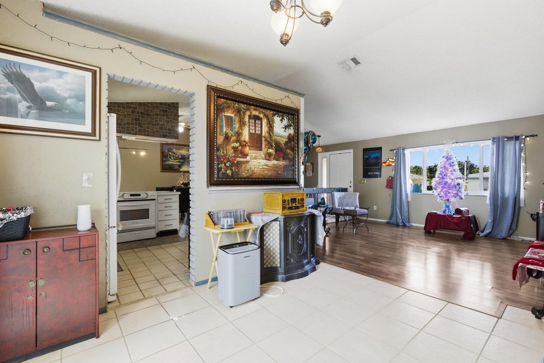 For Sale: $374,000 (3 beds, 2 baths, 1564 Square Feet)