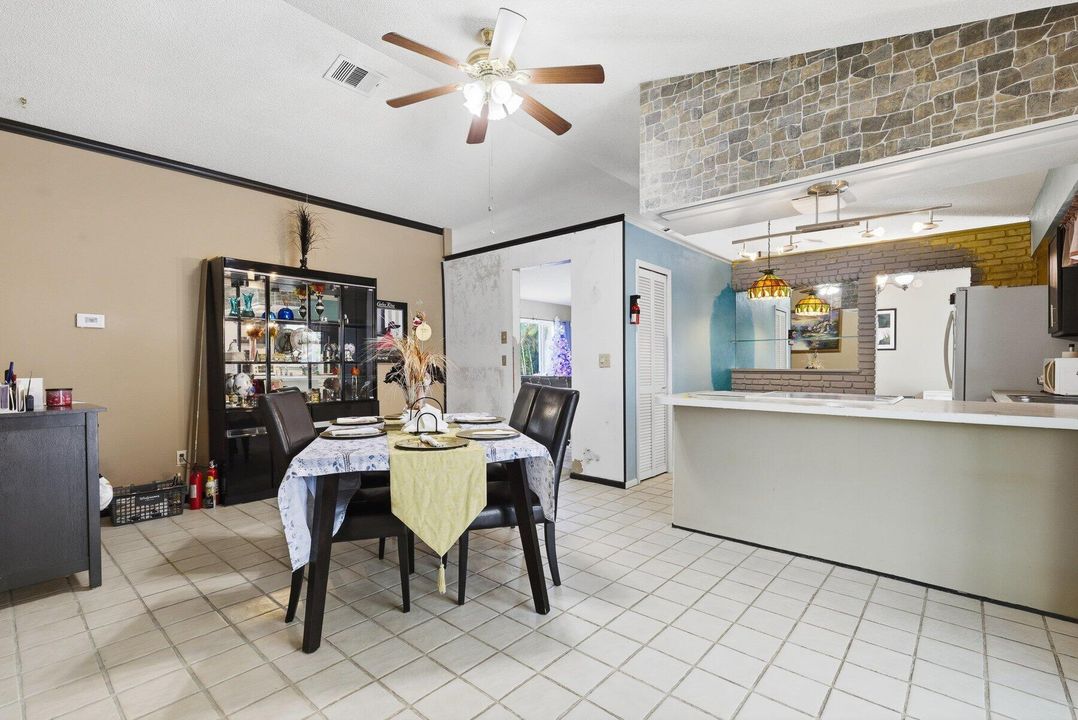 For Sale: $374,000 (3 beds, 2 baths, 1564 Square Feet)