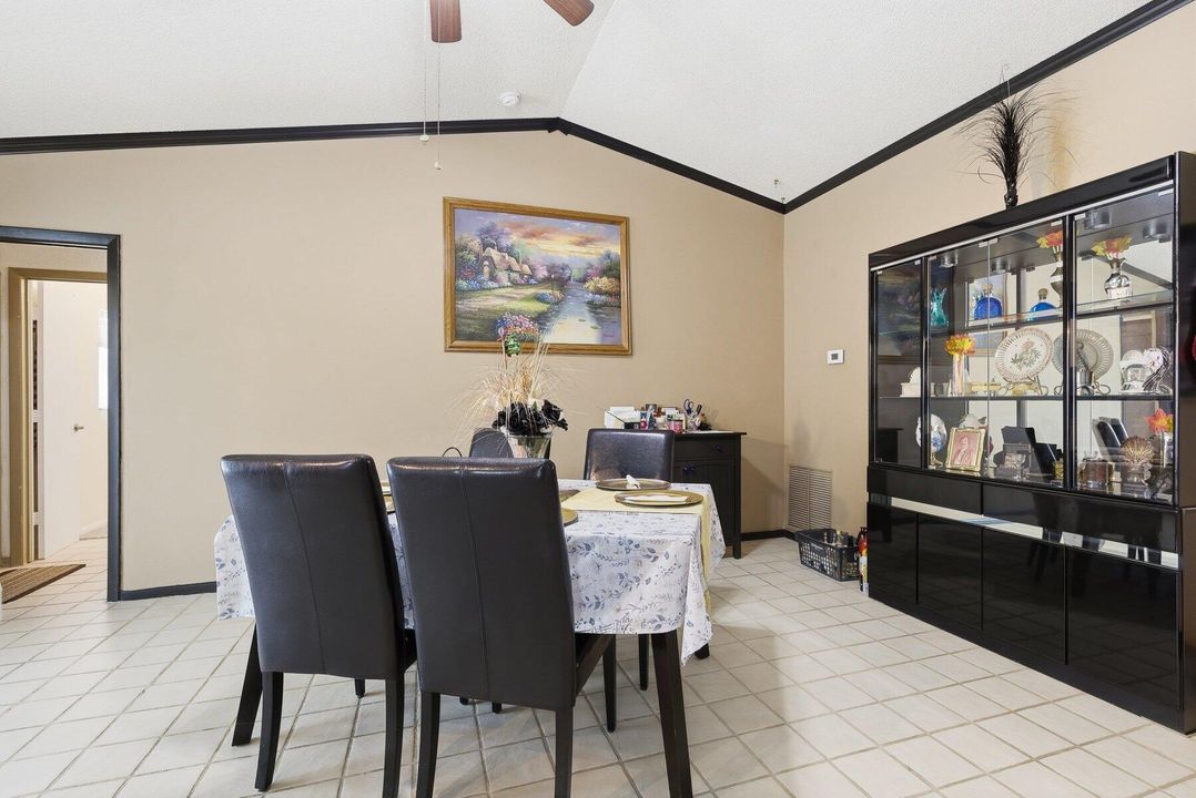 For Sale: $374,000 (3 beds, 2 baths, 1564 Square Feet)