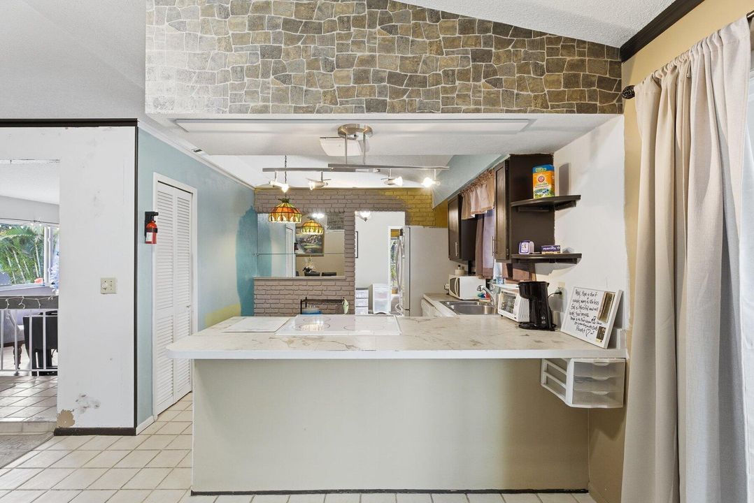 For Sale: $374,000 (3 beds, 2 baths, 1564 Square Feet)